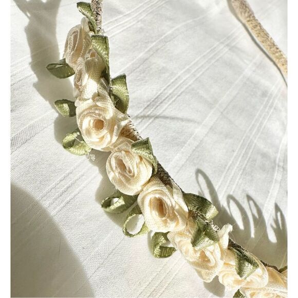 Off white rose bud ribbon headband - Picture 5 of 5